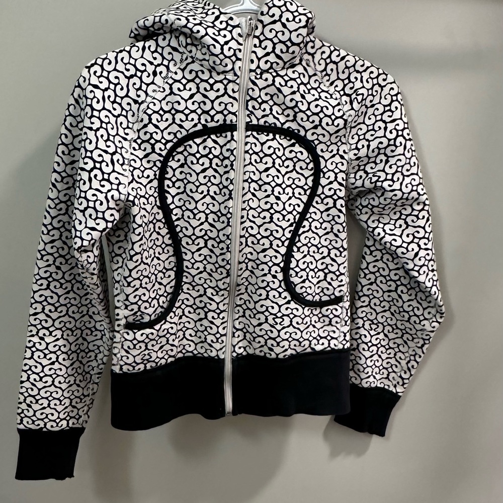 Lululemon rare black and white swirl scuba long sleeve hoodie size 2